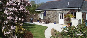 Beautiful 4* Cottage in a peaceful, rural setting with Country Club membership. 