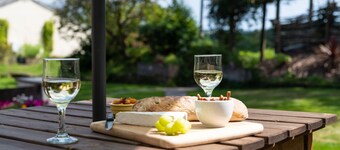 Beautiful 4* Cottage in a peaceful, rural setting with Country Club membership. 