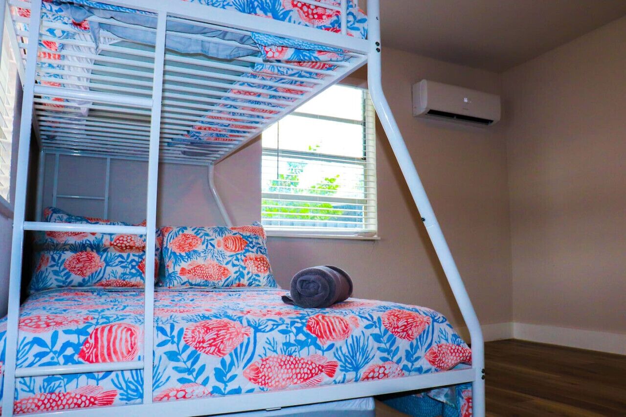 2 bedrooms, desk, iron/ironing board, travel crib