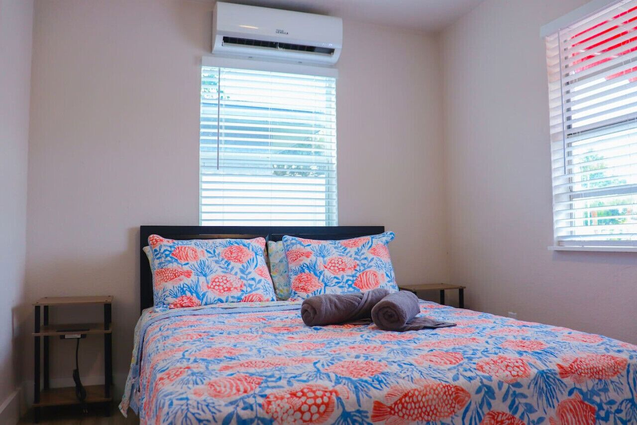 2 bedrooms, desk, iron/ironing board, travel crib