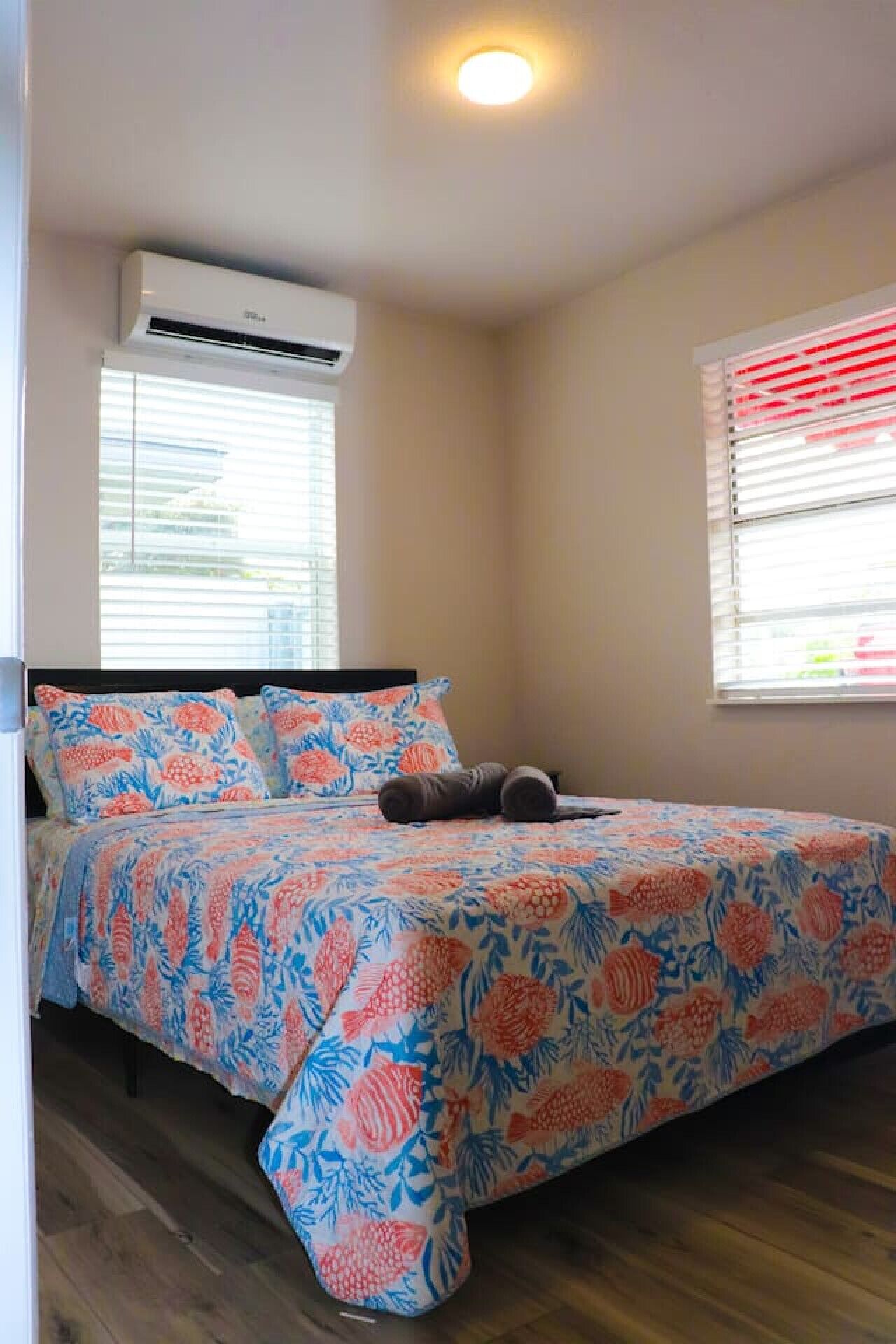 2 bedrooms, desk, iron/ironing board, travel crib