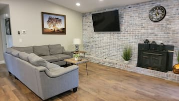 Smart TV, fireplace