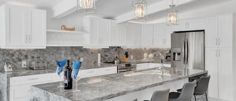 Familjehus | Eget kök | Stort kylskåp, mikrovågsugn, ugn och spishäll