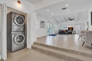 Family House | Living area - Pool House (Fort Lauderdale)