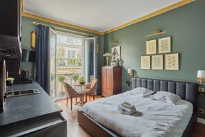 Iron/ironing board, free WiFi, bed sheets