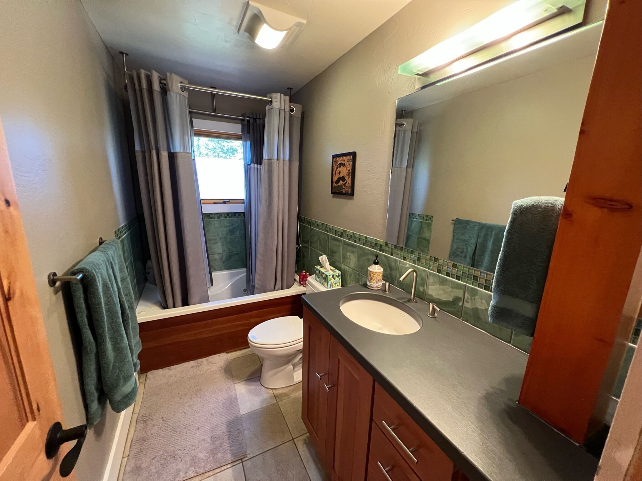 Beautiful modern mountain retreat between Denver & Boulder--WiFi, patios, views!