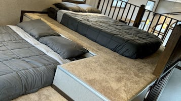 2 bedrooms, in-room safe, internet, bed sheets