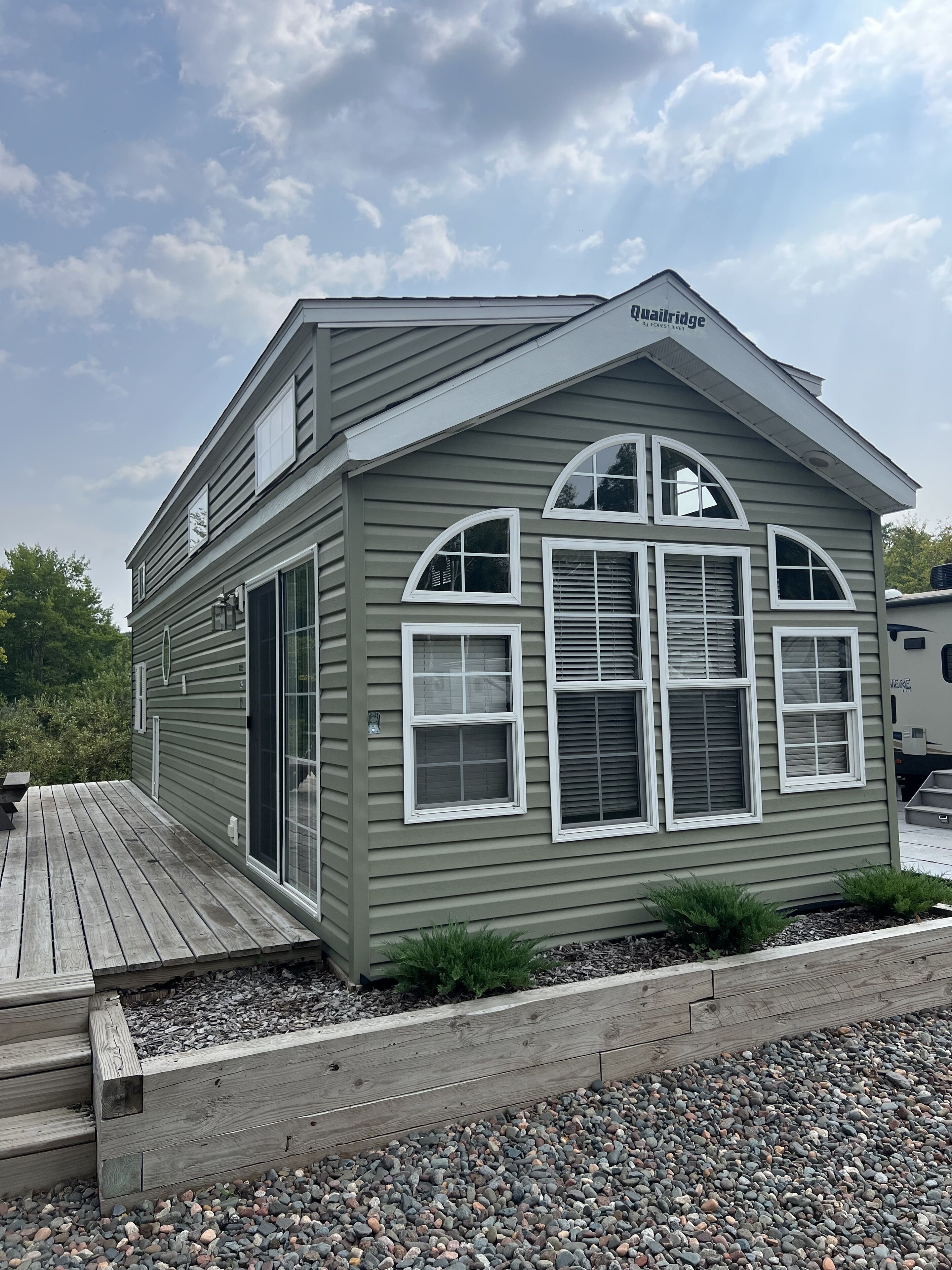Park model at Flickabirds Resort! Golf cart, Boat and jet ski rental available!