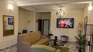 豪華公寓 | 起居區 | 60-吋智慧型電視、有線頻道、Netflix、串流服務