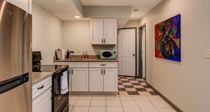 Pets welcomed, fully fenced in yard. Beautiful 1BR suite w full kitchen, WI-FI