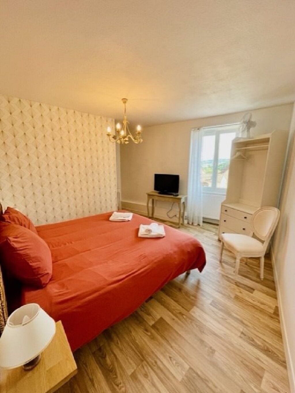 4 habitaciones, cuna de viaje, wifi gratis y ropa de cama 