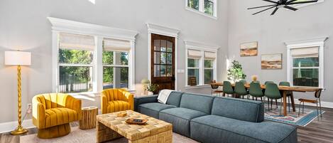 Smart TV, chimenea y estéreo