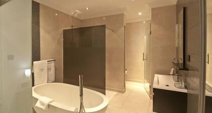 Eros Hotel and Suites Lekki