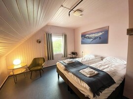 Comfort Double or Twin Room | Blackout drapes, iron/ironing board
