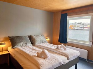 Deluxe kamer, 1 twee- of 2 eenpersoonsbedden | Verduisterende gordijnen, een strijkplank/strijkijzer