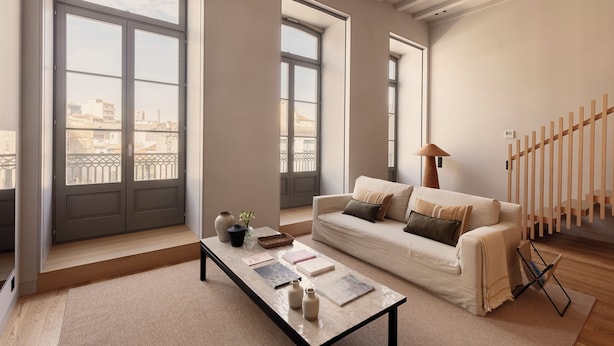 Two-bedroom Duplex Apartment With City View | 起居區