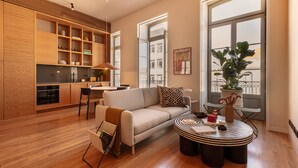 Two-bedroom Apartment With City View | 起居區