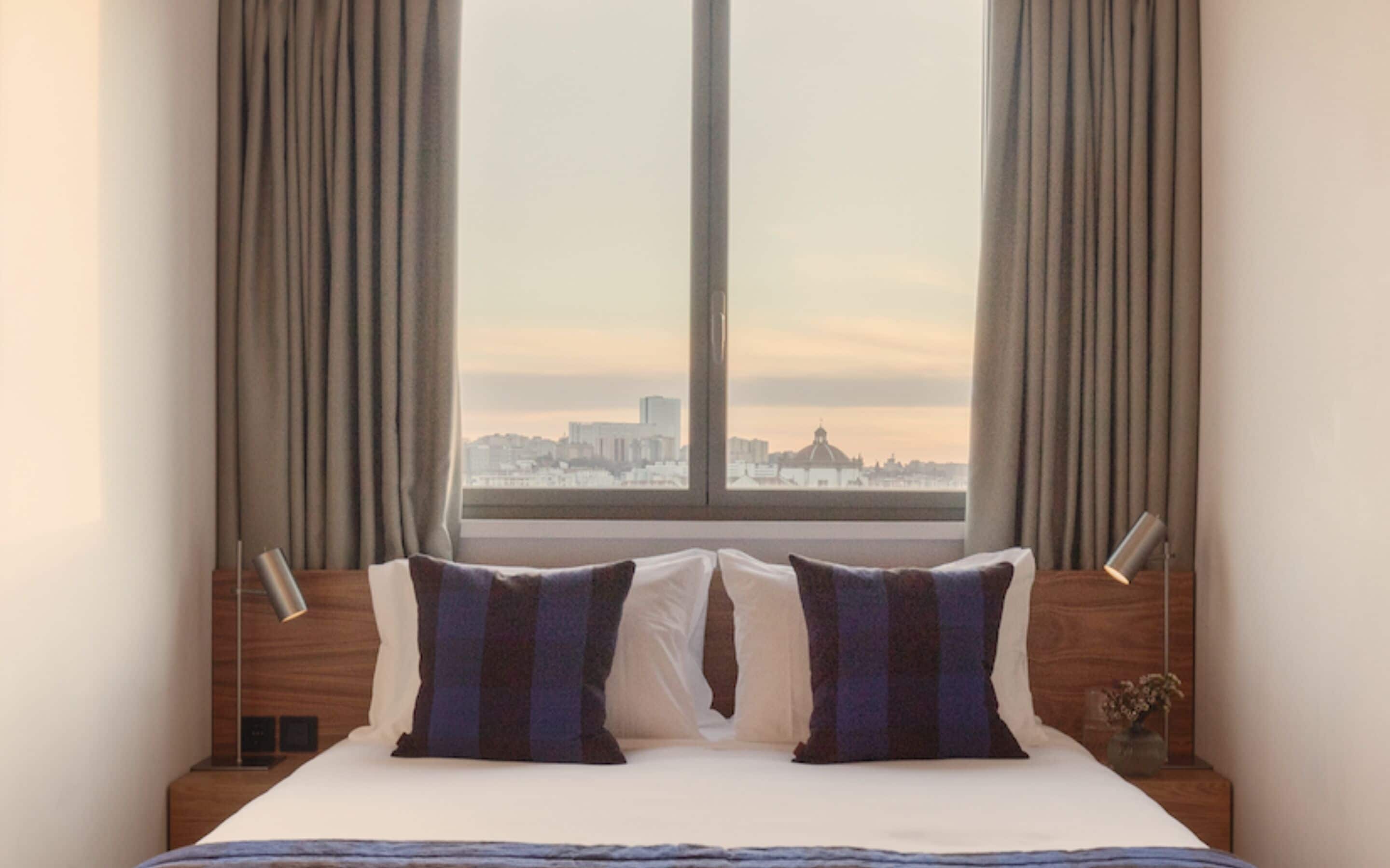 Luxe beddengoed, een kluis op de kamer, individueel gedecoreerd