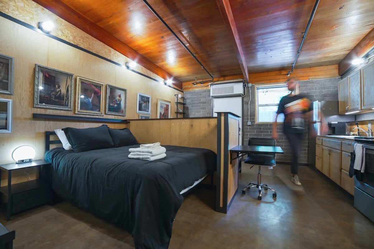 Urban Retreat: Artist Studio in the Heart of Tempe