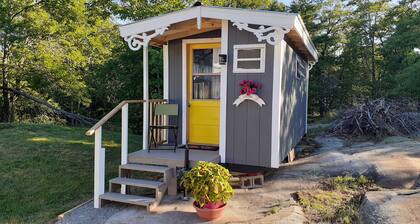 Yellow Door - Cabin
" Off The Grid"
Surrounded by Mountains, Lakes & Nature