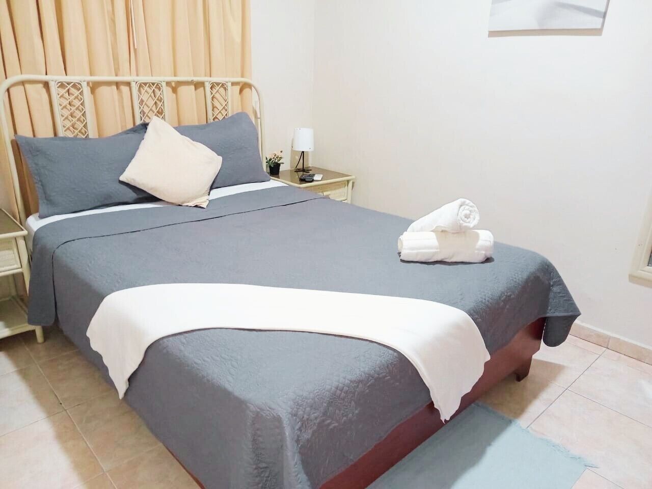 Rom – standard | Allergitestet sengetøy, safe på rommet og individuelt dekorert