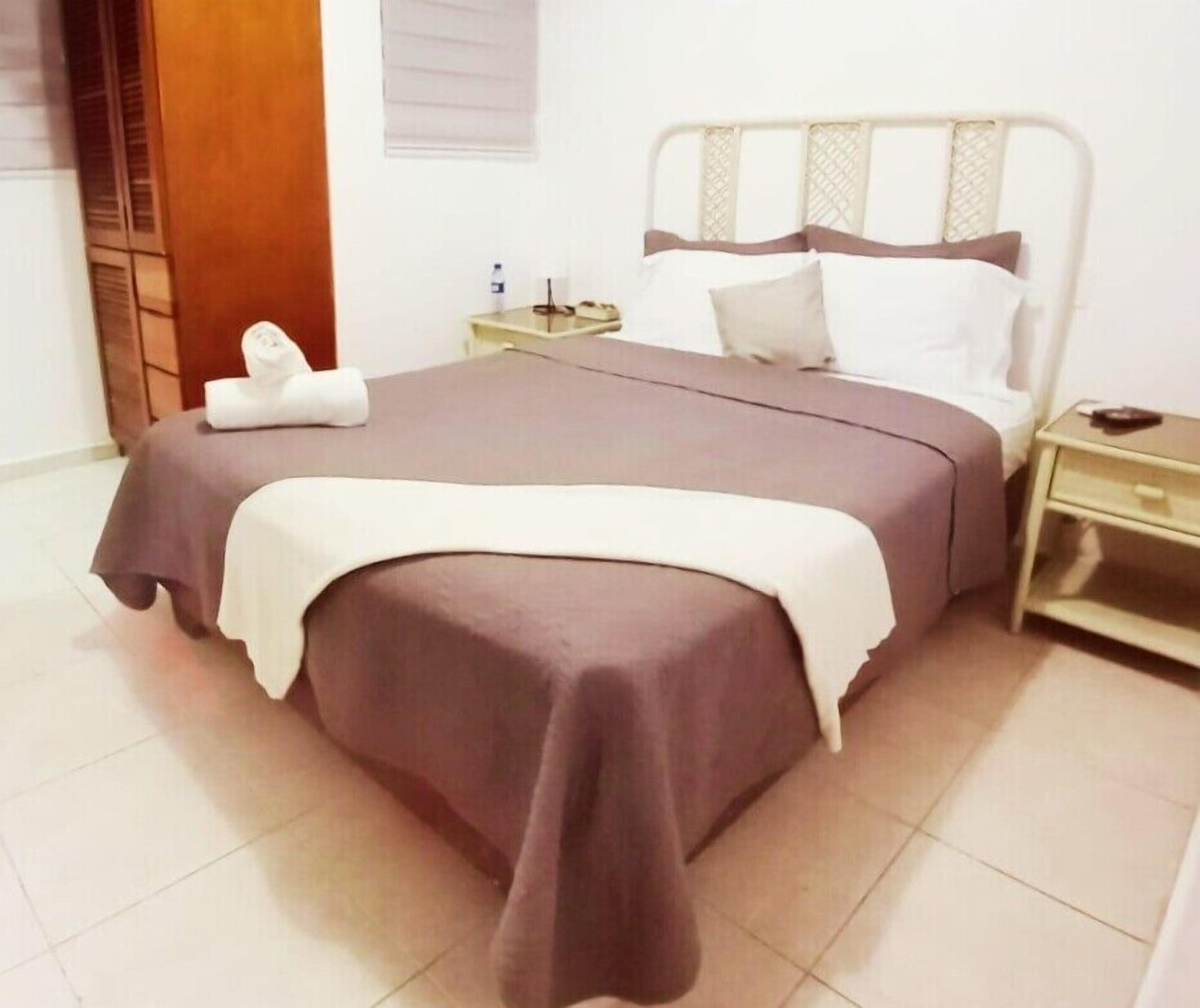 Executive Room | Hypo-allergenic bedding, in-room safe, individually decorated, desk