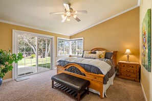 4 bedrooms, WiFi, bed sheets - Behind The Red Door/Pool/Middle of Wine Country/Private/Gated/Pool Table (Templeton)