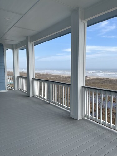 Beachfront NEW Luxury Build-4B, 4.5B, Elevator, near Surfside Beach, Freeport TX