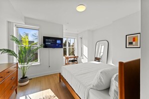 5 bedrooms, iron/ironing board, travel cot, WiFi - Historical DC Luxury Home | 5BR/3.5BA Bloomingdale (Washington)