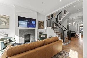 TV - Historical DC Luxury Home | 5BR/3.5BA Bloomingdale (Washington)