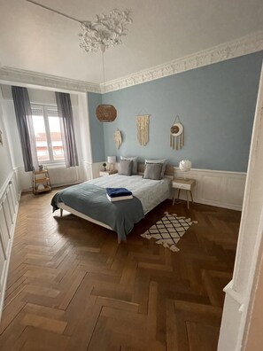 4 bedrooms, iron/ironing board, WiFi, bed sheets - Proche Centre Ville et Gare Stationnement Gratuit Dans la Rue, Logement de 100m2 (Colmar)