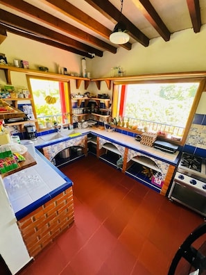 Shared fridge, microwave - CALLE JARDIN FINCA HOTEL  (Armenia)