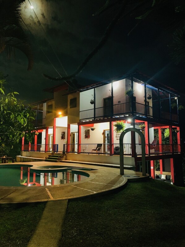 ด้านหน้าที่พัก