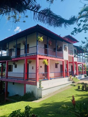 ด้านหน้าที่พัก