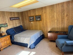 3 bedrooms, free WiFi, bed sheets - Cabin on Big Chippewa Lake for rent.  Located in Brandon, MN. (Brandon)