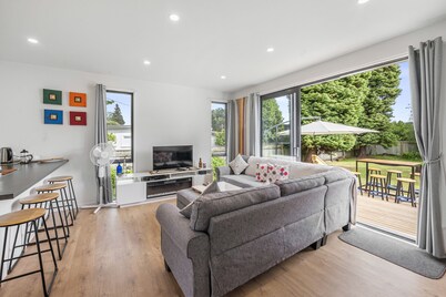 Lakeside Treasure - Mangakino Holiday Home