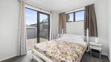 2 Schlafzimmer, Bügeleisen/Bügelbrett, Bettwäsche