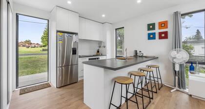 Lakeside Treasure - Mangakino Holiday Home