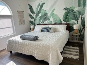 6 bedrooms, desk, iron/ironing board, travel crib