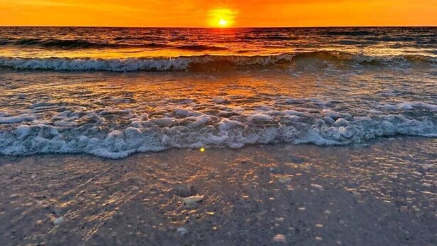 A beach scene with waves at sunset. - Sun Kiss Villas - Beachside Duplex, Private Pool and Steps to Beach (Fort Myers Beach)