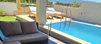 Seclude charmy house with pool 200m from sea