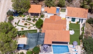 Exterior - Seclude charmy house with pool 200m from sea (Duboka)