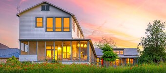 Castroville Riverfront Cottage - Fire Pit, 3 Bedroom, Screen Porch, Kid Friendly