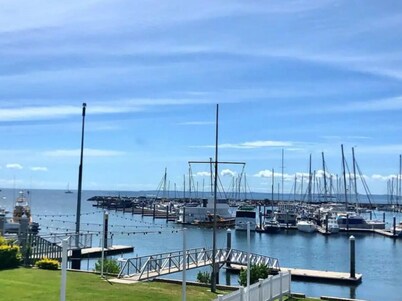 Close to Eastwood Beach 3BR Home w/ Parking @Lota