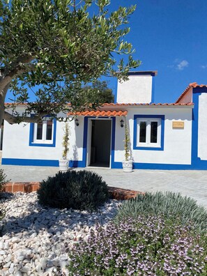 Exterior - Casa Oliveira – 2 Guests | Large Heated Pool – Casas da Judia Villa (Studio T0) (Pegões)