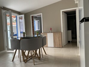 Dining - Casa Oliveira – 2 Guests | Large Heated Pool – Casas da Judia Villa (Studio T0) (Pegões)