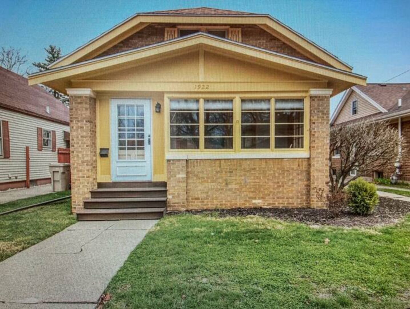 3 Miles to ND.  Sleeps 13 +.  Whole Home with fenced-in back yard, pet-friendly.