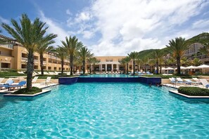Pool - LUXURIOUS 3 Bedroom Timeshare in beautiful Sint Maartens (Sint Maarten)