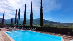 Outdoor pool - UMBRIANO: Three-room apartment in farmhouse with swimming pool, Marmore Falls (Ferentillo)