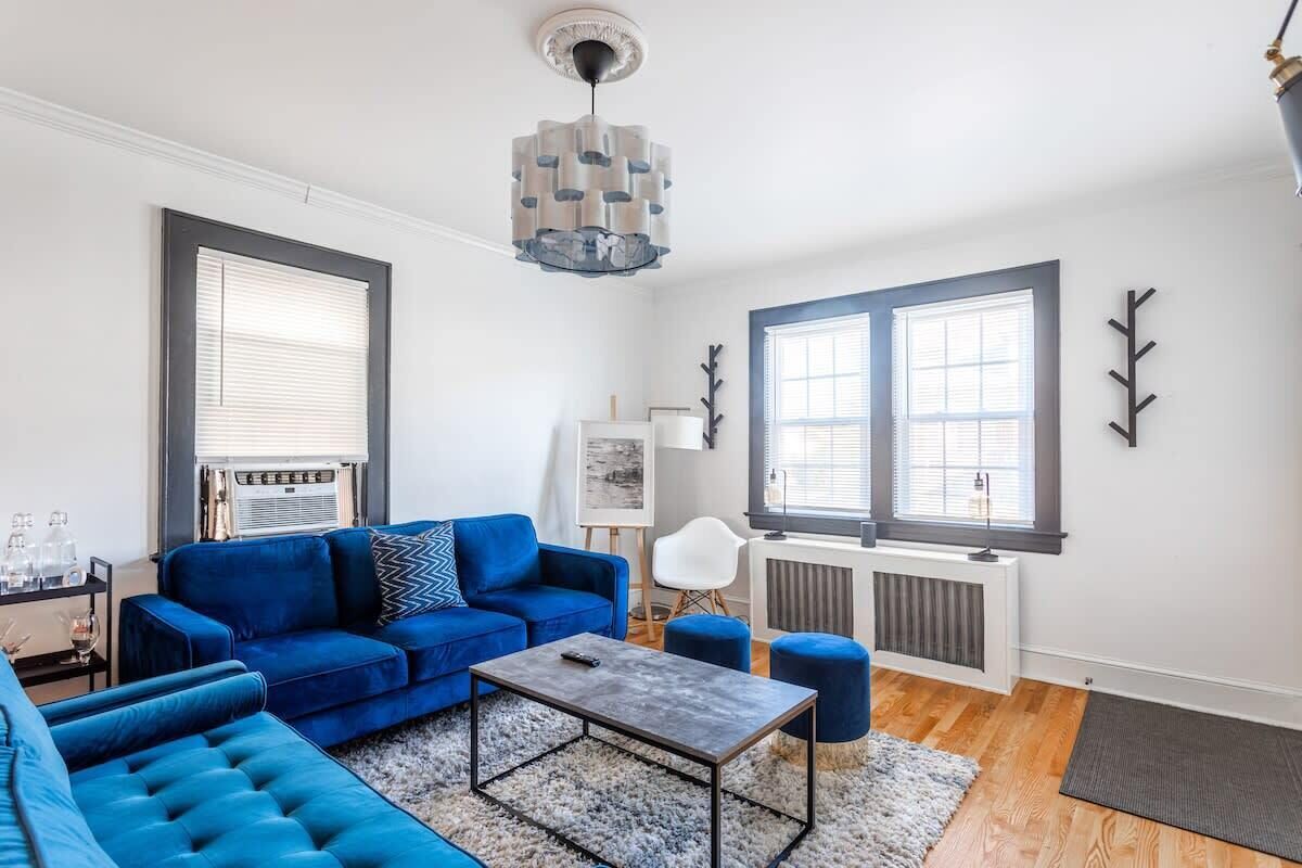 Smart TV, fireplace, stereo, offices